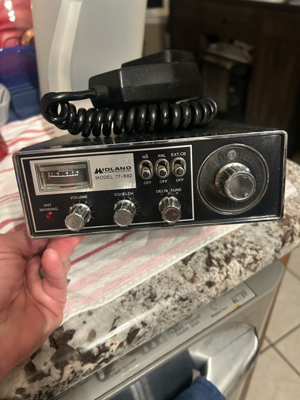 Midland Model 77-882 CB Radio - Black- vintage 1977